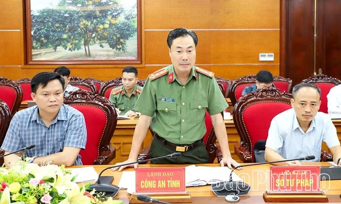 Đại diện lãnh đạo các sở, ngành phân tích nguyên nhân dẫn đến chậm tiến độ và đề xuất giải pháp tháo gỡ khó khăn cho các dự án.