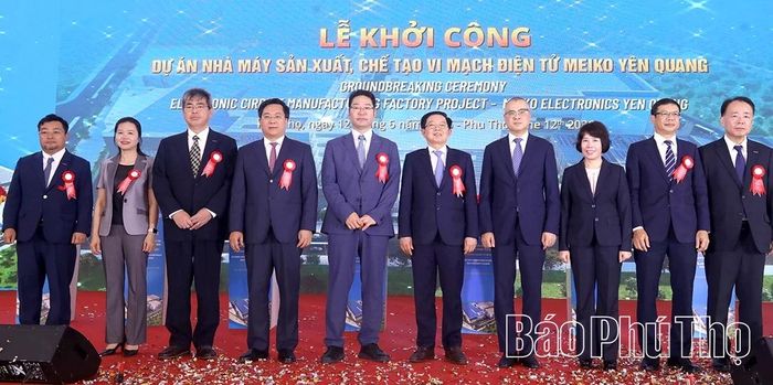 Phó Thủ tướng Chính phủ Hồ Quốc Dũng, lãnh đạo các bộ, ngành Trung ương, lãnh đạo tỉnh Phú Thọ và Tập đoàn Meiko chụp ảnh lưu niệm.