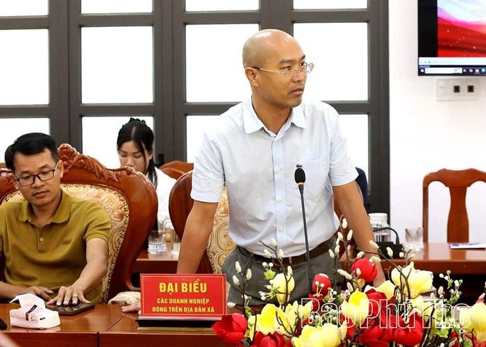 Đại diện các doanh nghiệp đứng chân trên địa bàn xã Đà Bắc phát biểu tại chương trình tọa đàm.