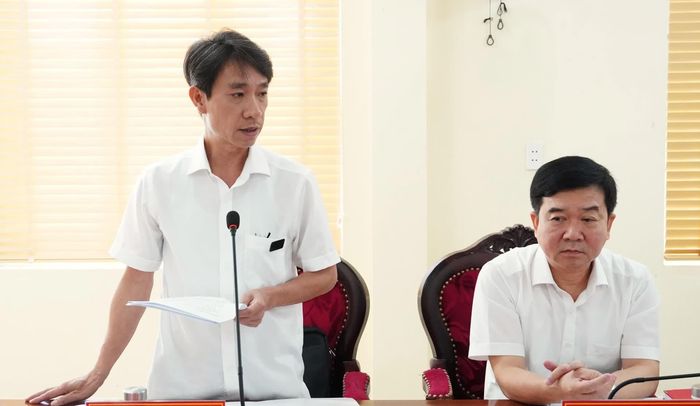 Đại diện Thường trực Đảng ủy phường Đồng Thuận báo cáo tại buổi làm việc - Ảnh: Q.V