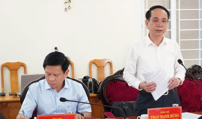 Đồng chí Phan Mạnh Hùng, Bí thư Đảng ủy phường Đồng Hới phát biểu tại buổi làm việc - Ảnh: Q.V