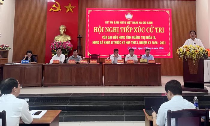 Đồng chí Hoàng Nam, Phó Chủ tịch Thường trực UBND tỉnh phát biểu tại buổi tiếp xúc cử tri xã Gio Linh - Ảnh: L.O