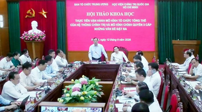 Đồng chí Hoàng Trung Dũng, Ủy viên Trung ương Đảng, Phó trưởng Ban Thường trực Ban Tổ chức Trung ương điều hành hội thảo tại điểm cầu Ban Tổ chức Trung ương - Ảnh: N.M