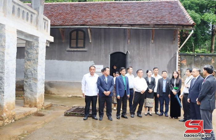 Đoàn đại biểu tham quan Di tích Quốc gia đặc biệt Nhà tù Sơn La.