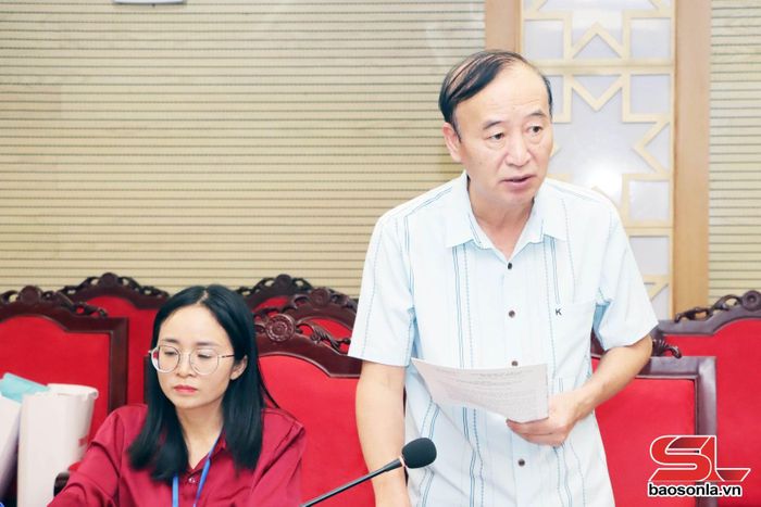 Lãnh đạo Sở Ngoại vụ phát biểu tại cuộc họp.