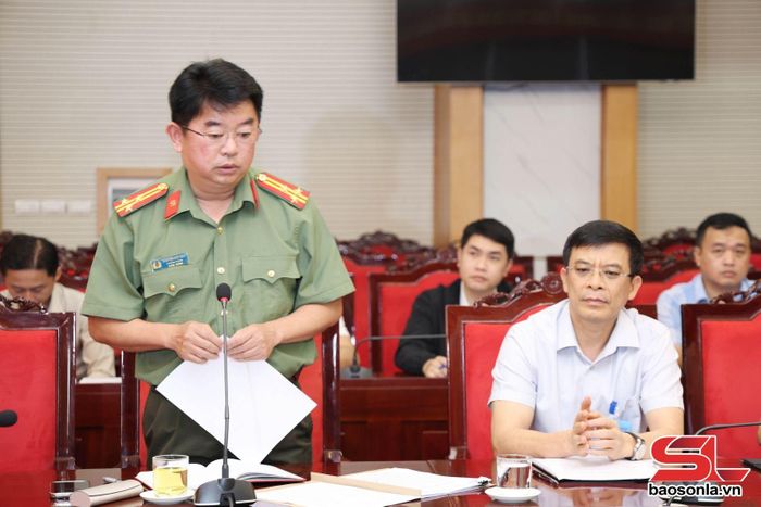 Đại diện chủ đầu tư báo cáo tiến độ dự án.