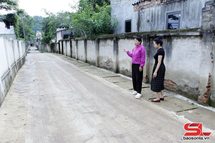 Đường giao thông nội bản ở Tổ 2, phường Chiềng Sinh được bê tông hóa.