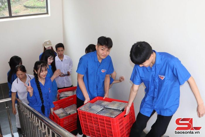 Hỗ trợ suất ăn miễn phí cho thí sinh tại Trung tâm Giáo dục thường xuyên tỉnh.