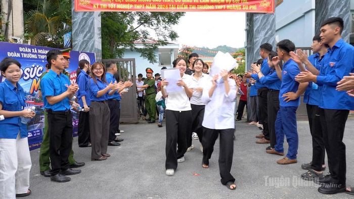 Thí sinh tại điểm thi Trường THPT Hoàng Su Phì hoàn thành bài thi. Ảnh: Như Nguyệt