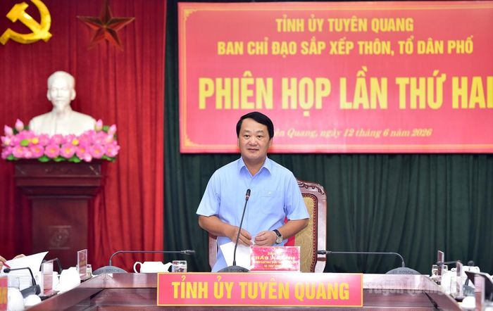 Đồng chí Bí thư Tỉnh ủy Hầu A Lềnh chủ trì phiên họp.