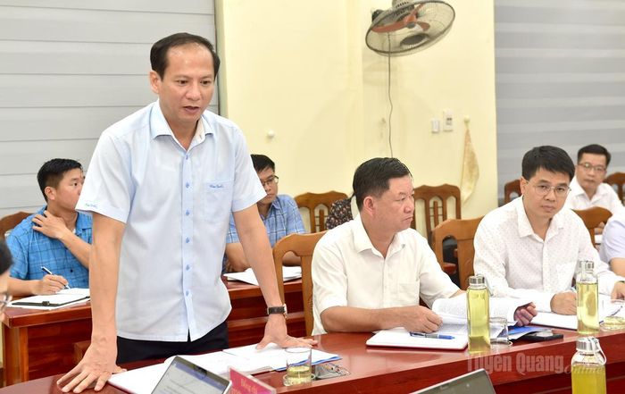 Lãnh đạo Đảng ủy xã Tân Trào phát biểu tại buổi làm việc.