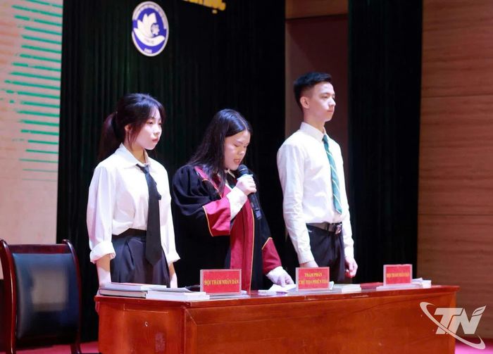 HĐXX của một phiên tòa giả định.