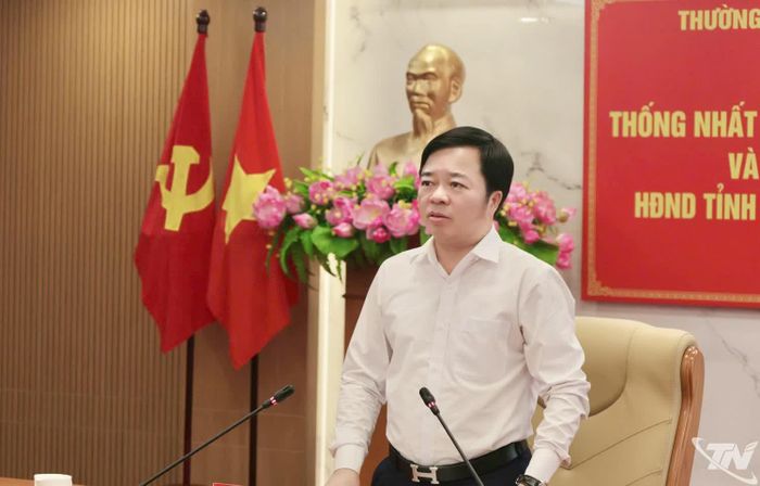 Đồng chí Bùi Văn Lương, Phó Bí thư Tỉnh ủy, Chủ tịch HĐND tỉnh kết luận Hội nghị.