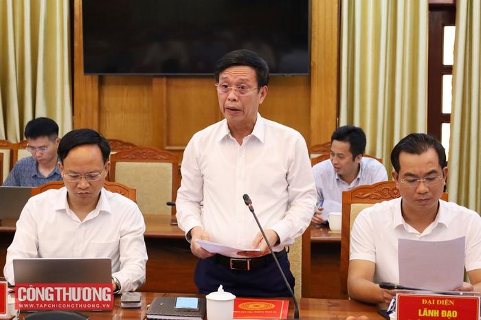  Ông Ngô Chí Quang, Phó Giám đốc Sở Công Thương tỉnh Bắc Ninh báo cáo tình hình cung cấp điện và triển khai các dự án nguồn và lưới điện trong Điều chỉnh Quy hoạch điện VIII 