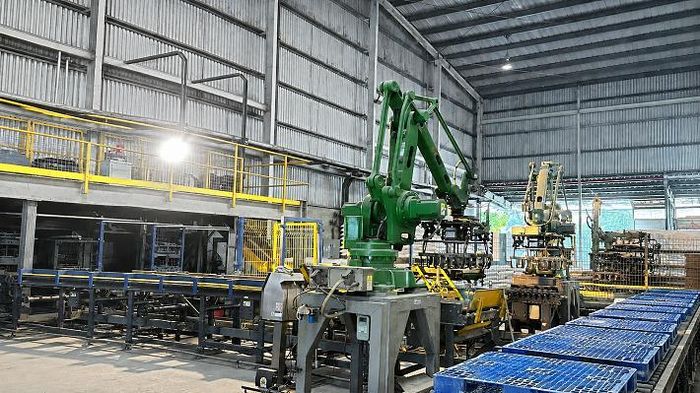 Robot gắp, xếp bao sản phẩm tại Công ty Cổ phần DAP số 2 - Vinachem giúp nâng cao tính chính xác trong khâu xếp bao lên pallet, hỗ trợ hiệu quả công tác vận chuyển, lưu kho và xuất bán