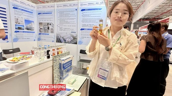 Hội nghị là một trong những hoạt động nổi bật thuộc Chuỗi Triển lãm Quốc tế chuyên ngành Sơn phủ, Giấy, Cao su, Nhựa, Hóa chất và Công nghệ Mài Việt Nam 2026