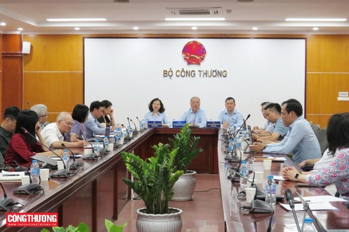 Lãnh đạo Cục Xuất nhập khẩu trao đổi với các Hiệp hội ngành hàng