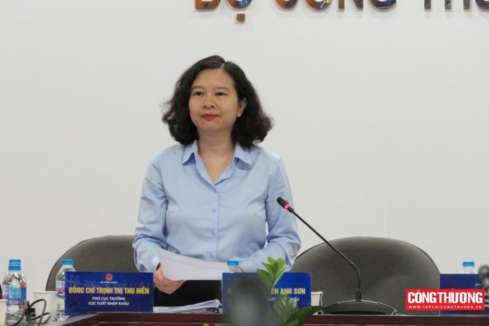 Bà Trịnh Thị Thu Hiền, Phó Cục trưởng Cục Xuất nhập khẩu điều phối phần trao đổi, thảo luận tại Hội nghị.