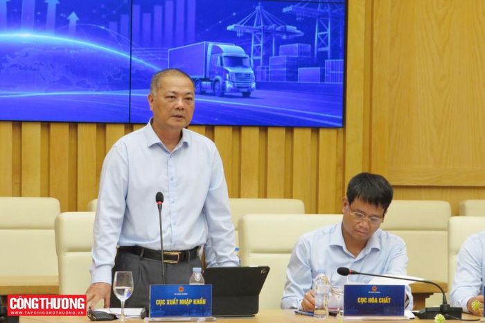 Ông Nguyễn Anh Sơn, Cục trưởng Cục Xuất nhập khẩu (Bộ Công Thương) báo cáo kết quả xuất nhập khẩu 5 tháng năm 2026 và công tác phối hợp giữa Bộ Công Thương, Bộ Tài chính, Bộ Nông nghiệp và Môi trường.