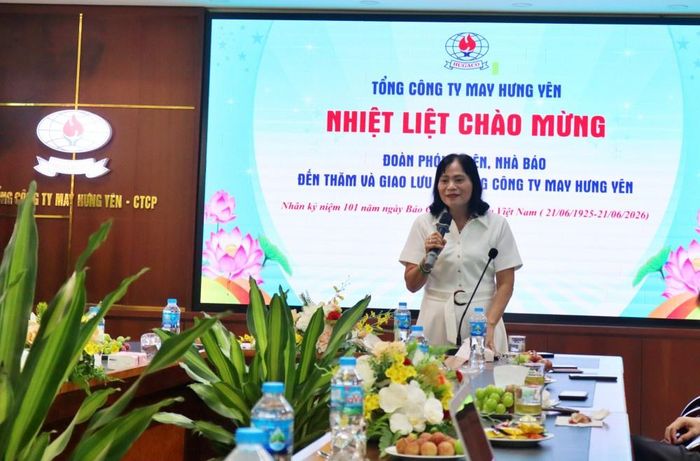 Tại sự kiện lãnh đạo Tổng Công ty May Hưng Yên đã chia sẻ về những khó khăn liên quan đến đơn hàng trong những tháng cuối năm 2026, ảnh hưởng từ những biến động thời gian qua.