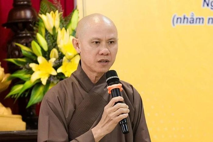Đại đức Thích Nguyên Minh chủ trì phiên họp