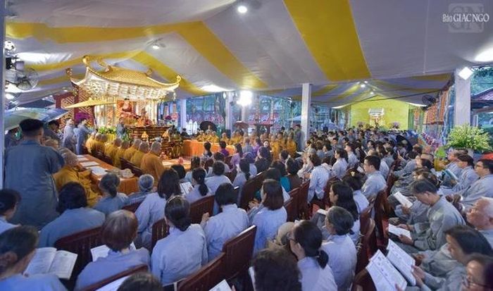 Tháng 11-2025, Lễ kỳ siêu, tưởng niệm chư anh linh liệt sĩ, chiến sĩ, đồng bào đã an táng tại Nghĩa trang Đô Thành cũ do Phật giáo TP.HCM phối hợp cùng MTTQVN phường Hòa Hưng tổ chức