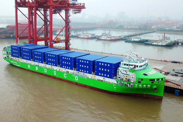 Tàu “Ning Yuan Dian Kun” - tàu container thông minh thuần điện cấp 10.000 tấn lớn nhất thế giới và đầu tiên của Trung Quốc. Ảnh: China Focus.