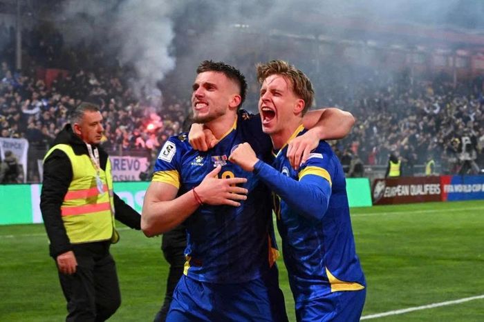 Bosnia &amp; Herzegovina trở lại World Cup sau 12 năm vắng bóng.