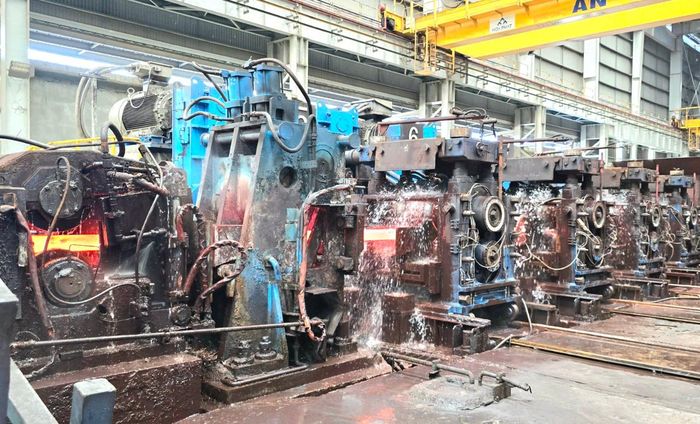 Tối ưu vận hành, điều chỉnh phụ tải giờ cao điểm từ doanh nghiệp sẽ giúp giảm áp lực hệ thống điện.