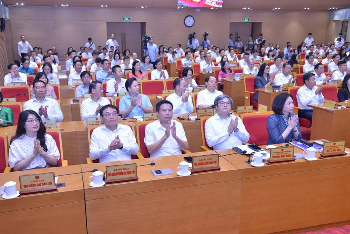 Đại biểu tham dự phiên khai mạc kỳ họp.