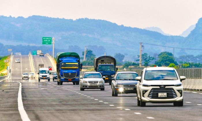 Chủ phương tiện đi nhanh và an toàn hơn nhờ có đường cao tốc (Ảnh minh họa).