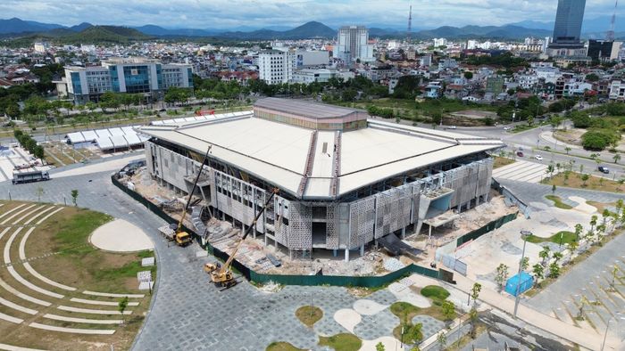 Ngay sau khi giá vật liệu ổn định trở lại, nhà thầu đã tập trung nhân lực, phương tiện đẩy nhanh thi công các hạng mục còn dang dở để sớm hoàn thành dự án trong tháng 6 và hoàn thành toàn bộ dự án trong tháng 7/2026.
