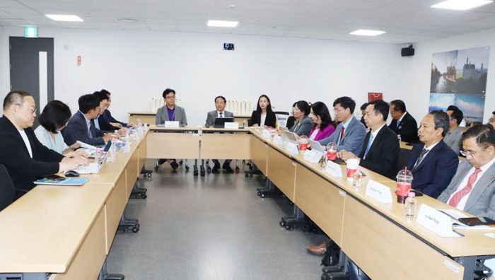 Quang cảnh buổi làm việc (ảnh: Trang Lê)