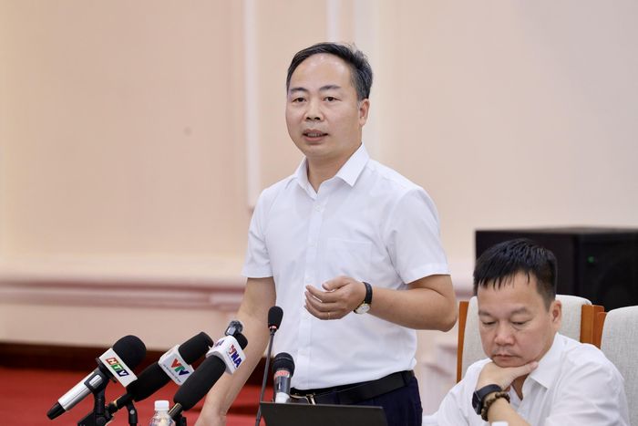Giáo sư Nguyễn Ngọc Hà, Phó Cục trưởng Cục Quản lý chất lượng (Bộ GD&amp;ĐT), giải đáp các ý kiến liên quan đến đề thi Ngữ văn tại họp báo chiều 12/6.