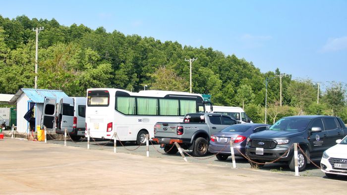 Việc đưa Bến xe khách xã Đất Mũi (tỉnh Cà Mau) vào khai thác sẽ giúp tạo thuận lợi cho người dân đi lại, phục vụ hoạt động đón - trả khách, vận chuyển hành lý, hàng hóa và tiếp cận dễ dàng hơn với các loại hình vận tải công cộng tại bến.