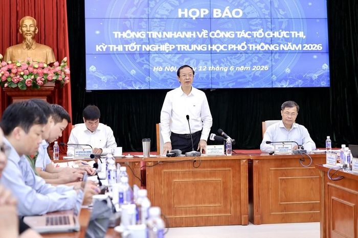 Thứ trưởng Thường trực Bộ GD&ĐT Phạm Ngọc Thưởng phát biểu tại buổi họp báo