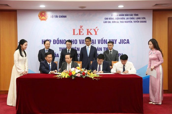 Đại diện 4 tỉnh: Cao Bằng, Lạng Sơn, Thái Nguyên, Tuyên Quang ký giao ước thi đua thực hiện và giải ngân 100% vốn vay JICA đối với dự án Phát triển cơ sở hạ tầng thích ứng với biến đổi khí hậu để hỗ trợ đồng bào dân tộc thiểu số các tỉnh miền núi, trung du phía Bắc.