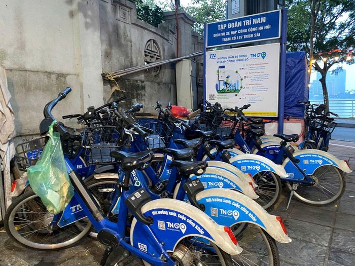 Xe đạp công cộng rơi vào cảnh đìu hiu vắng khách (Ảnh: Diễm Quỳnh)