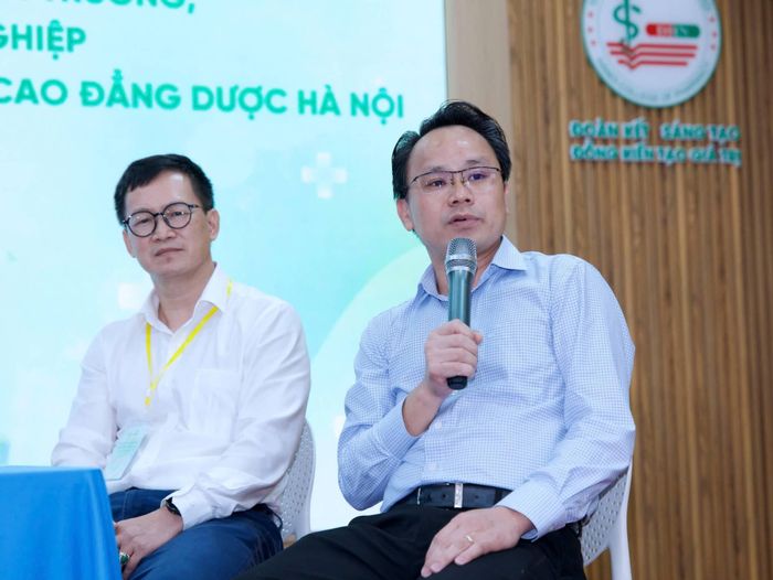  Các diễn giả tại tọa đàm. 