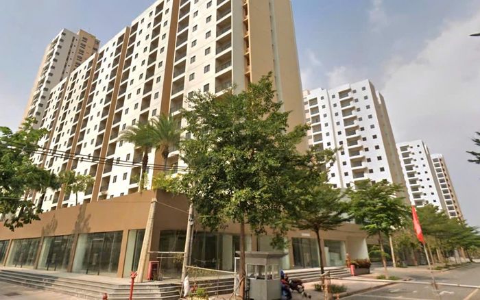 UBND thành phố cũng giao Thuế thành phố xử lý các vấn đề về nghĩa vụ tài chính đối với các dự án bất động sản, hồ sơ nhà, đất liên quan. Ảnh: Quang Phương
