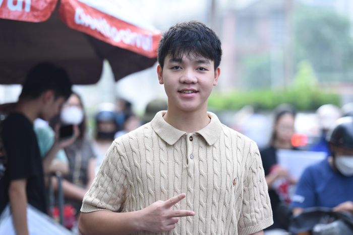 Với môn Toán, đa số thí sinh nhận định đề thi tốt nghiệp THPT năm nay vừa sức nhưng vẫn có sự phân loại hợp lý. Nhiều em tự tin có thể đạt điểm 10 với đề thi này. Ảnh: Xuân Quý