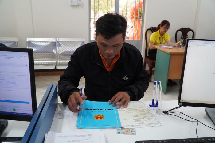 Người dân được hưởng lợi từ việc cắt giảm thủ tục hành chính, chuyển đổi số khi địa phương thực hiện chính quyền địa phương 2 cấp
