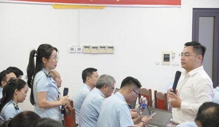 Đội ngũ trợ giảng của IGB Group trực tiếp hỗ trợ từng học viên.