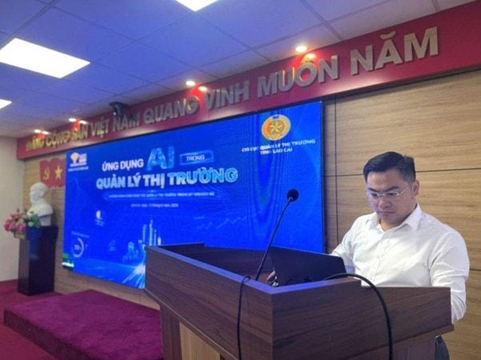 Giám đốc Công ty Cổ phần IGB Soft Hoàng Trung trực tiếp hướng dẫn ứng dụng AI thực tiễn.