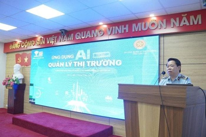 Chi cục trưởng Chi cục Quản lý thị trường tỉnh Lào Cai Đỗ Du Bắc phát biểu.
