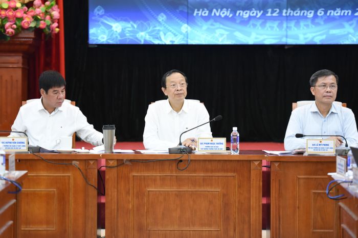 Thứ trưởng Thường trực Bộ GD-ĐT Phạm Ngọc Thưởng chủ trì họp báo. Ảnh: Xuân Quý