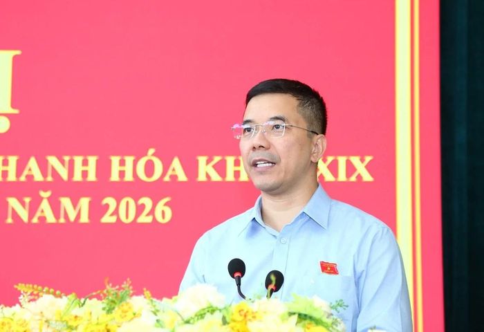 Phó Bí thư Thường trực Tỉnh ủy, Chủ tịch HĐND tỉnh Nguyễn Hồng Phong phát biểu tiếp thu kiến nghị cử tri. Ảnh: Quốc Hương