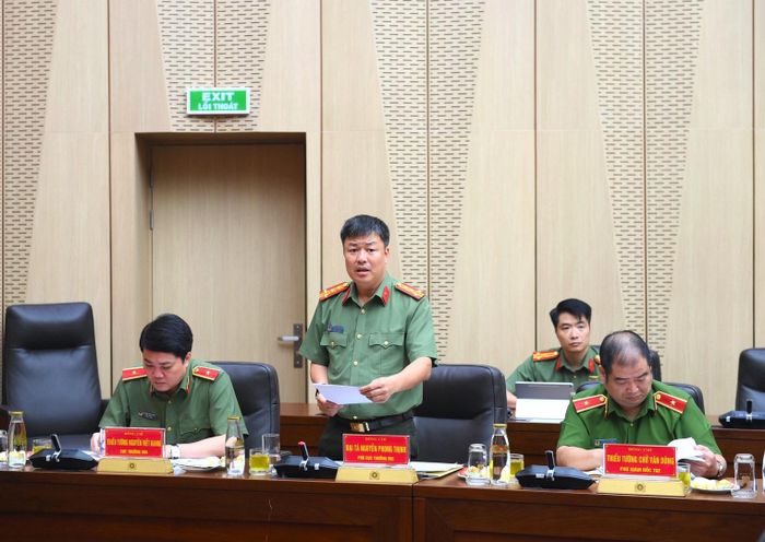 Phó Cục trưởng Cục Xây dựng phong trào bảo vệ an ninh Tổ quốc Đại tá Nguyễn Phong Thịnh trình bày báo cáo tiến độ xây dựng Đề án.
