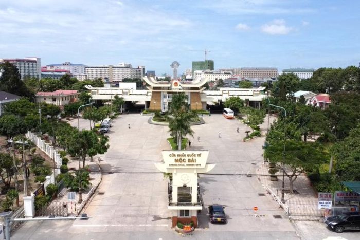 Toàn cảnh Cửa khẩu Quốc tế Mộc Bài (xã Bến Cầu)
