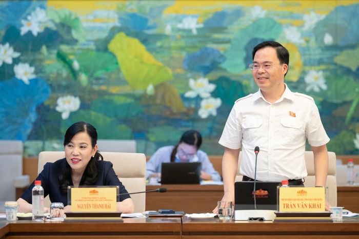 Phó Chủ nhiệm Ủy ban Khoa học, Công nghệ và Môi trường Trần Văn Khải phát biểu